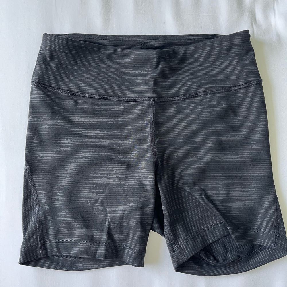 ***Like New*** Outdoor Voices 3” Shorts